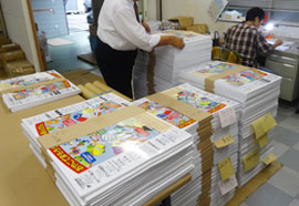 日本廣報社 ポスター発送準備 写真